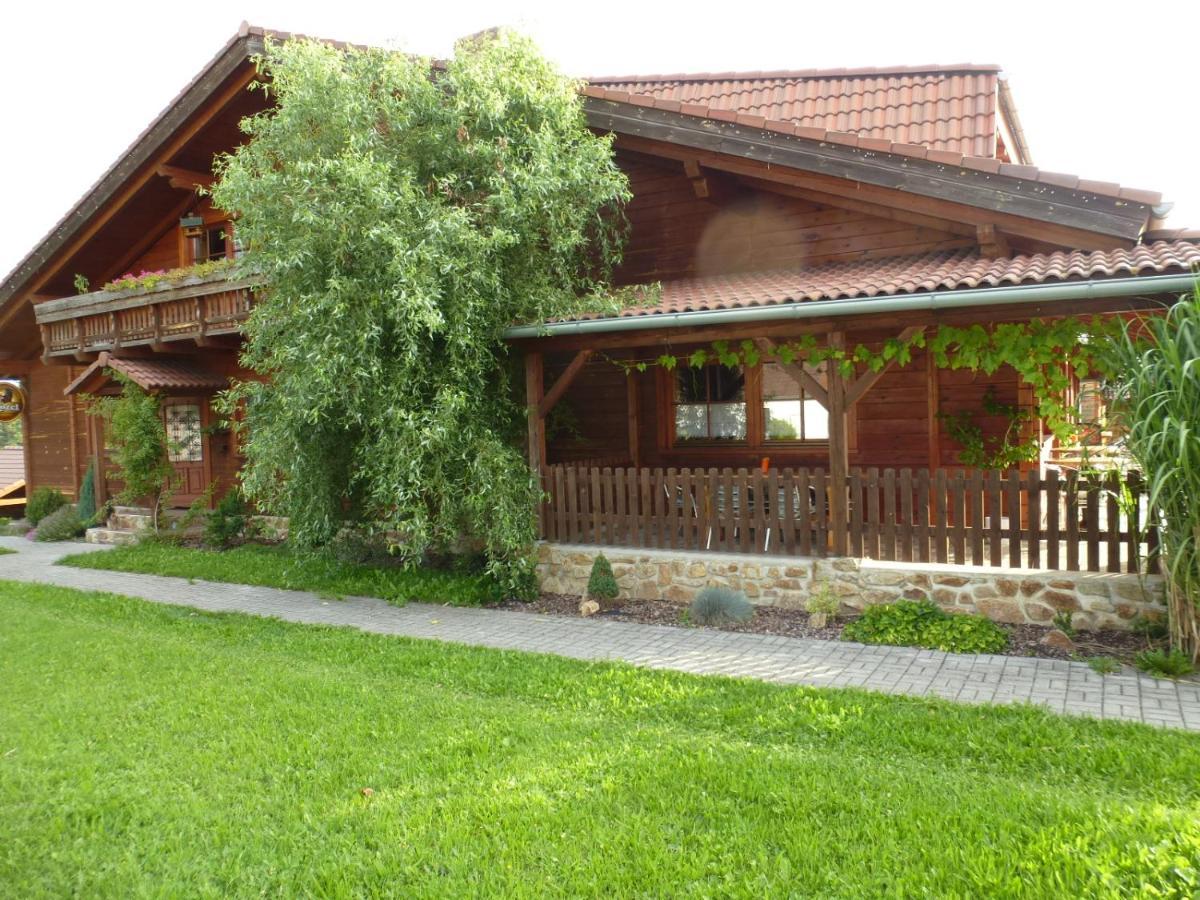 Hotel Restaurace Vraz Trhové Sviny Exterior foto